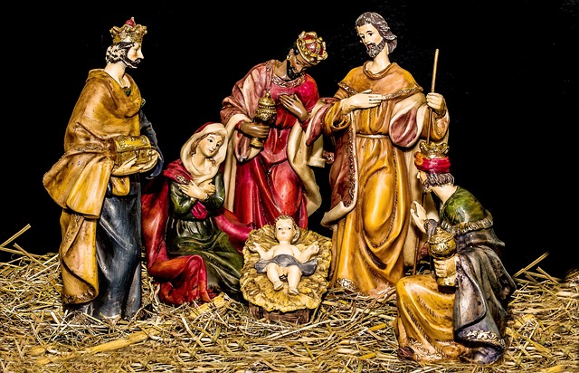 christmas-crib-figures-1905869_640