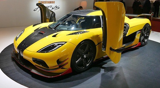koenigsegg-2086612_640.jpg