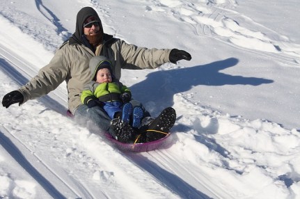 sledding-1431789_640